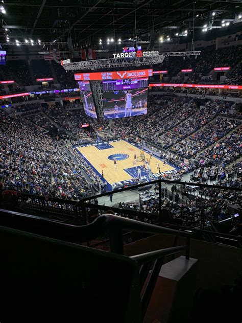 A Comparison of Orlando Magic Courtside Seats and Regular Tickets: Is It Worth the Upgrade?